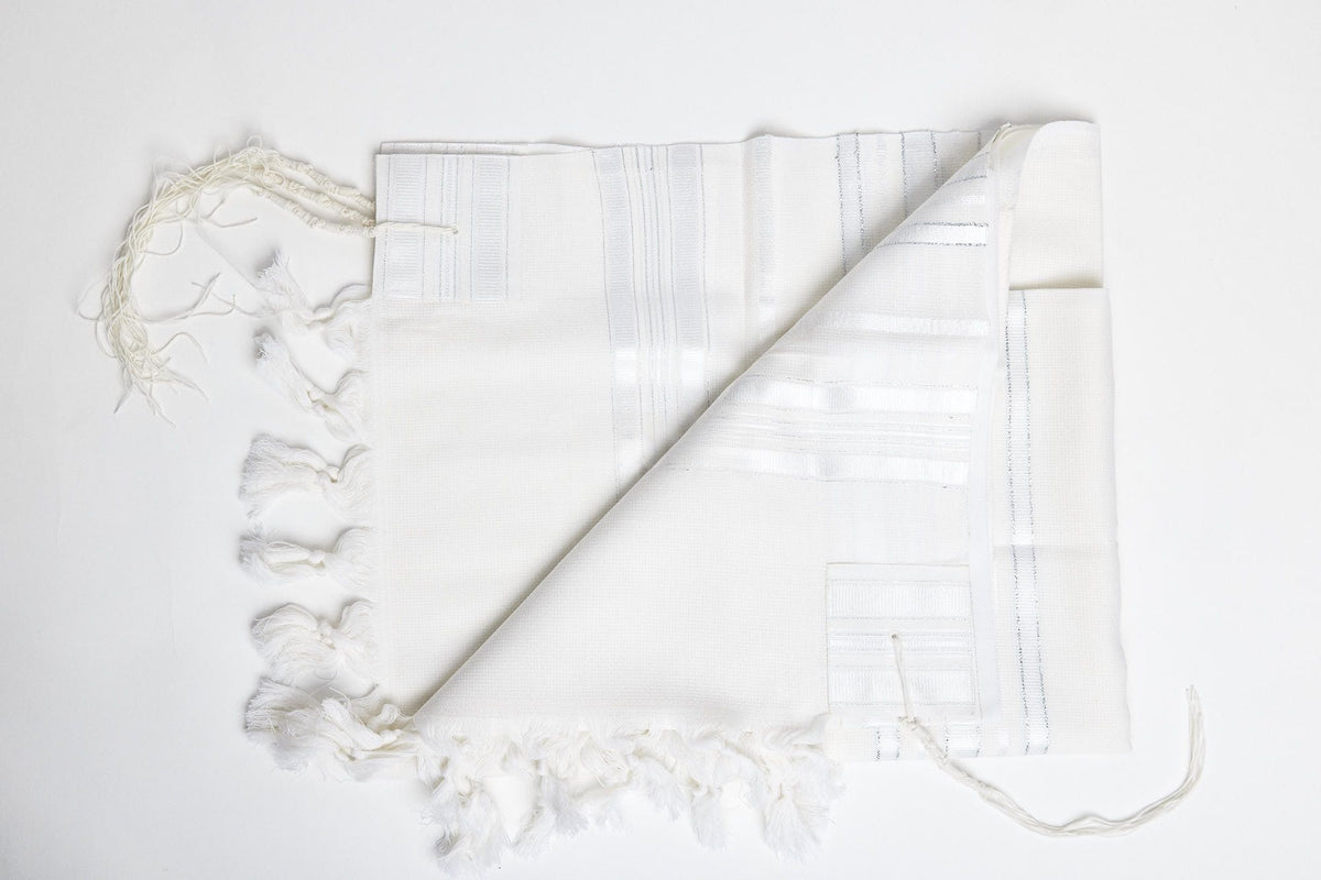 Lamenatzeach Tallit – White Silver – Judaica Prime