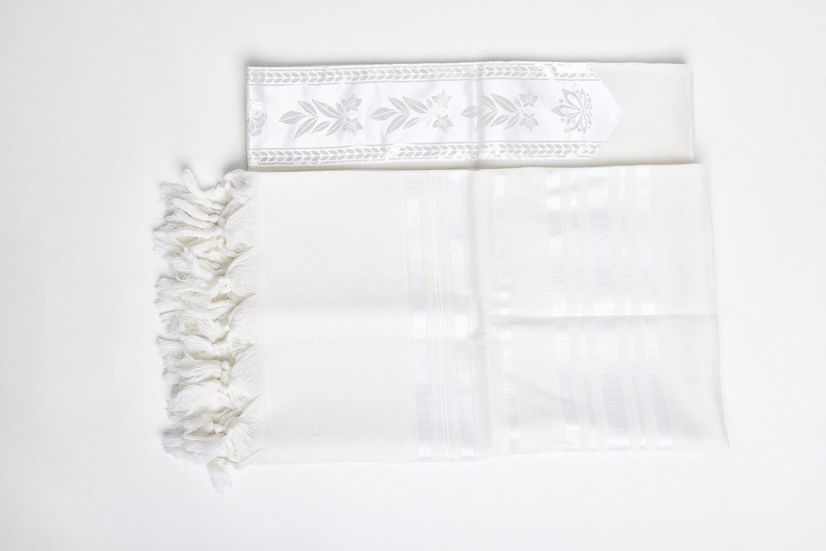 Yishtabach Tallit – Shiny White – Judaica Prime