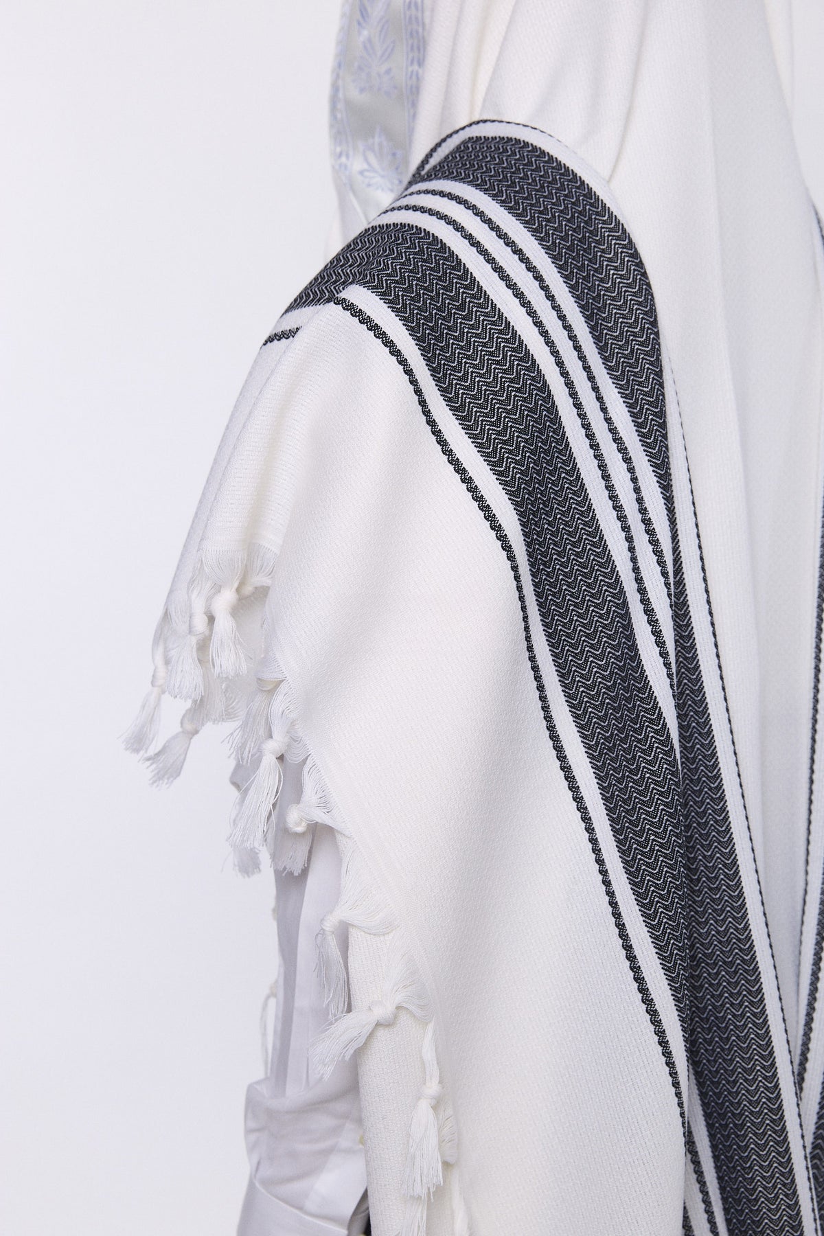 Hallelujah Tallit – Black – Judaica Prime