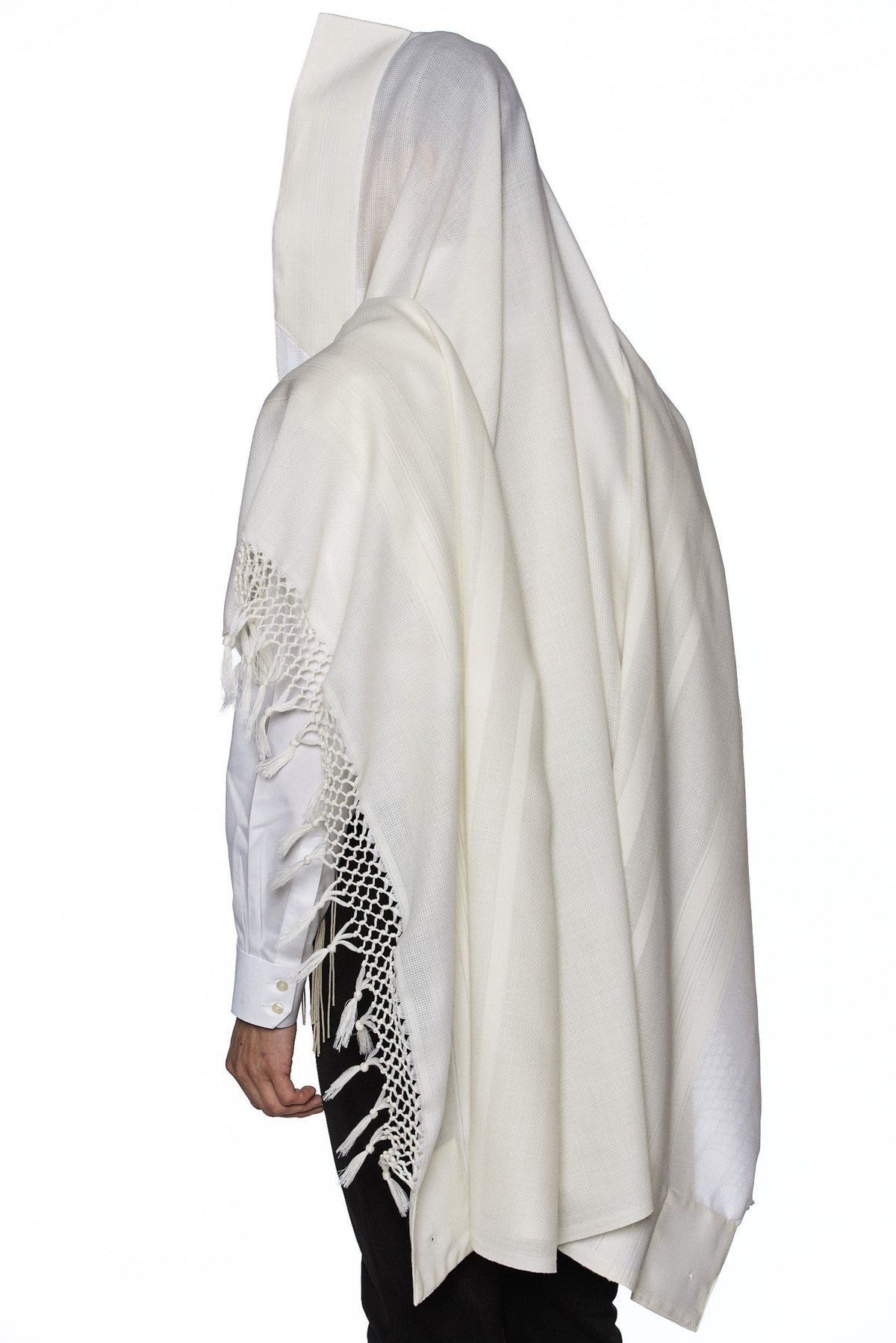 Lamenatzeach Reshet White Tallit – Judaica Prime