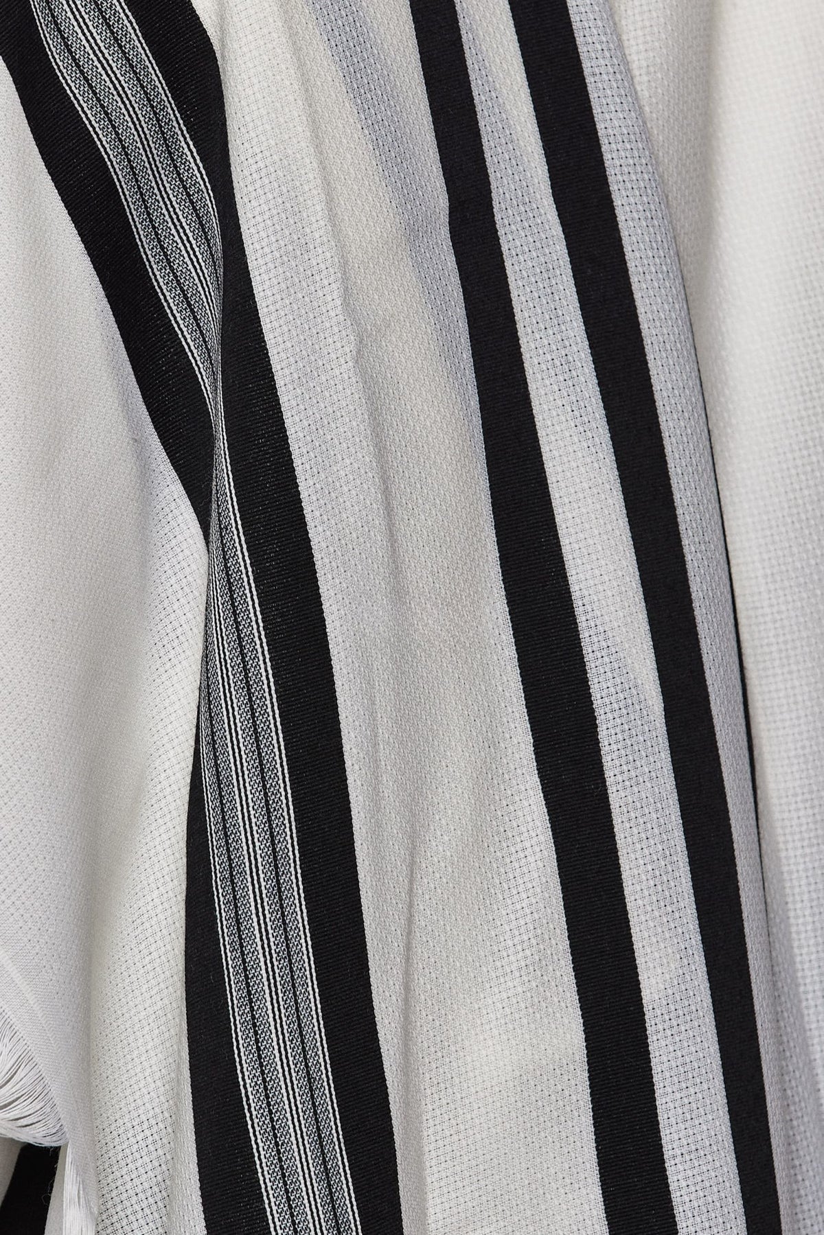 Lamenatzeach Tallit – Black – Judaica Prime