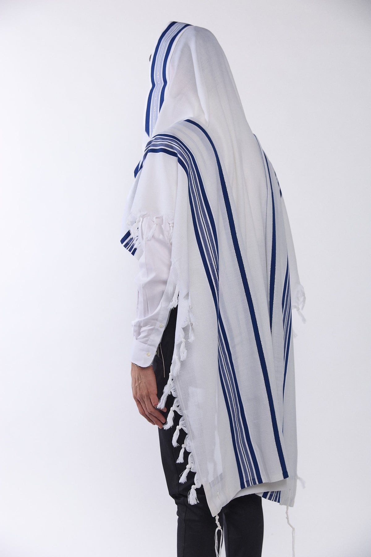 Lamenatzeach Tallit – Royal Blue – Judaica Prime