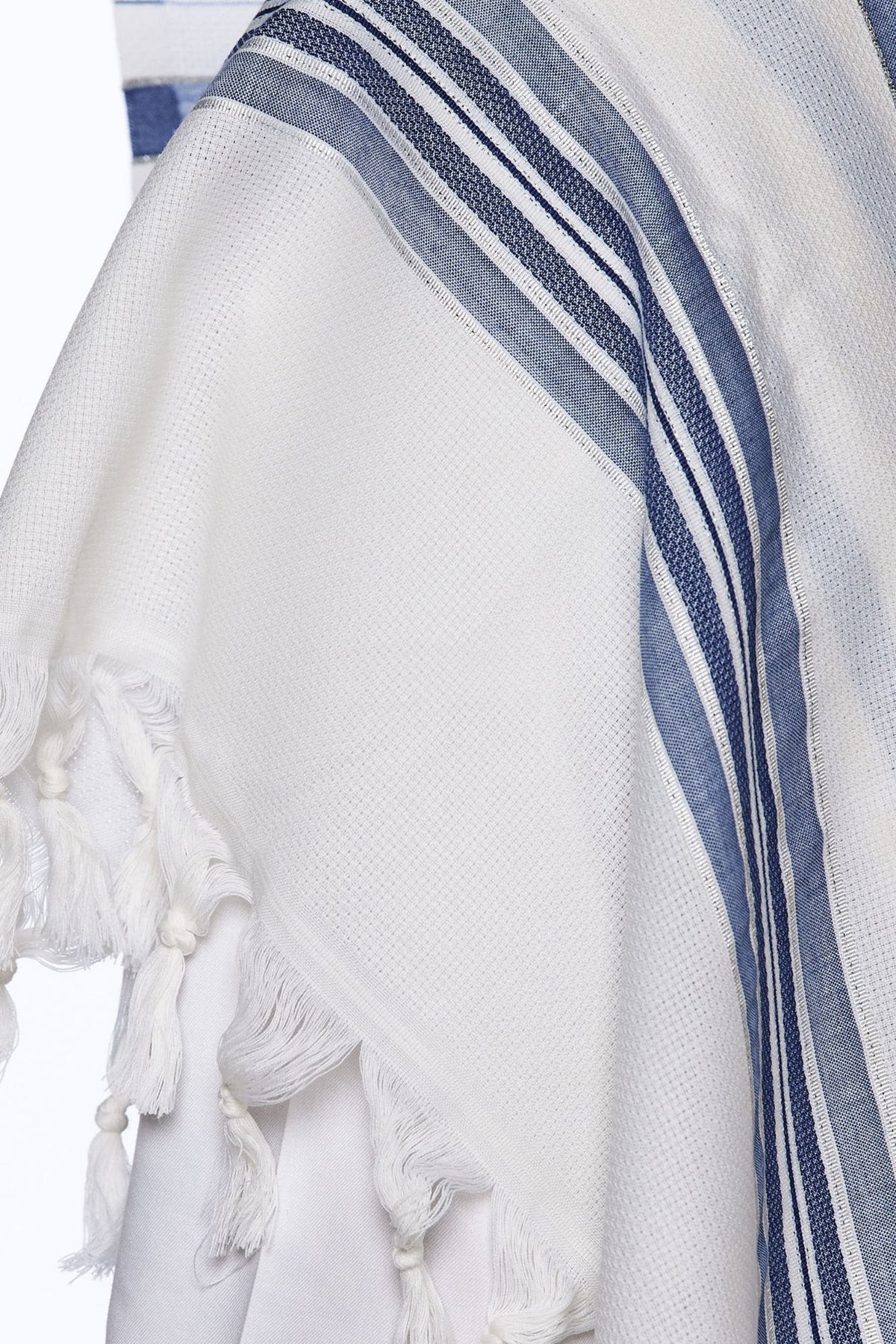 Lamenatzeach Tallit – Jeans – Judaica Prime