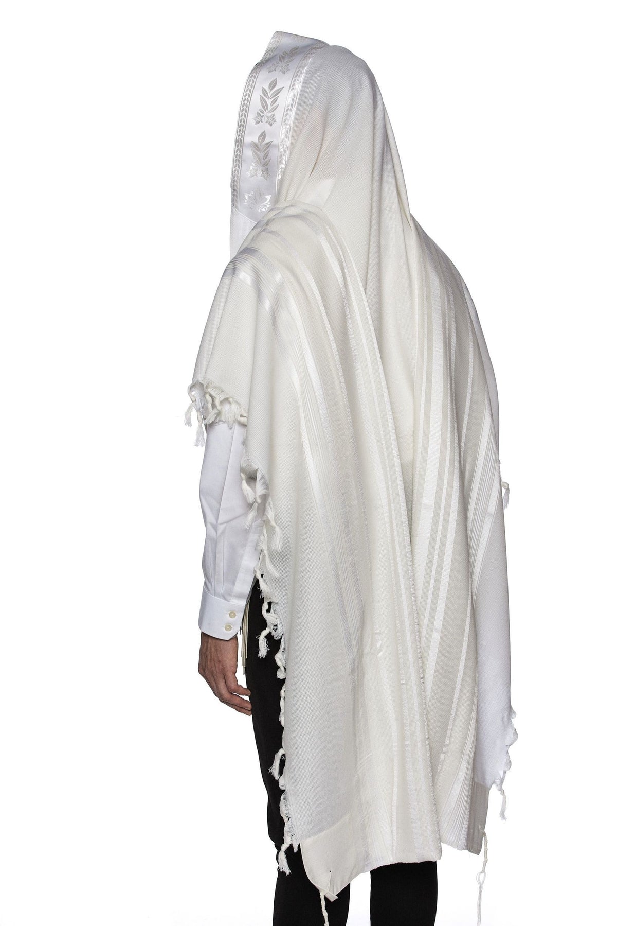 Lamenatzeach Tallit – Shiny White – Judaica Prime