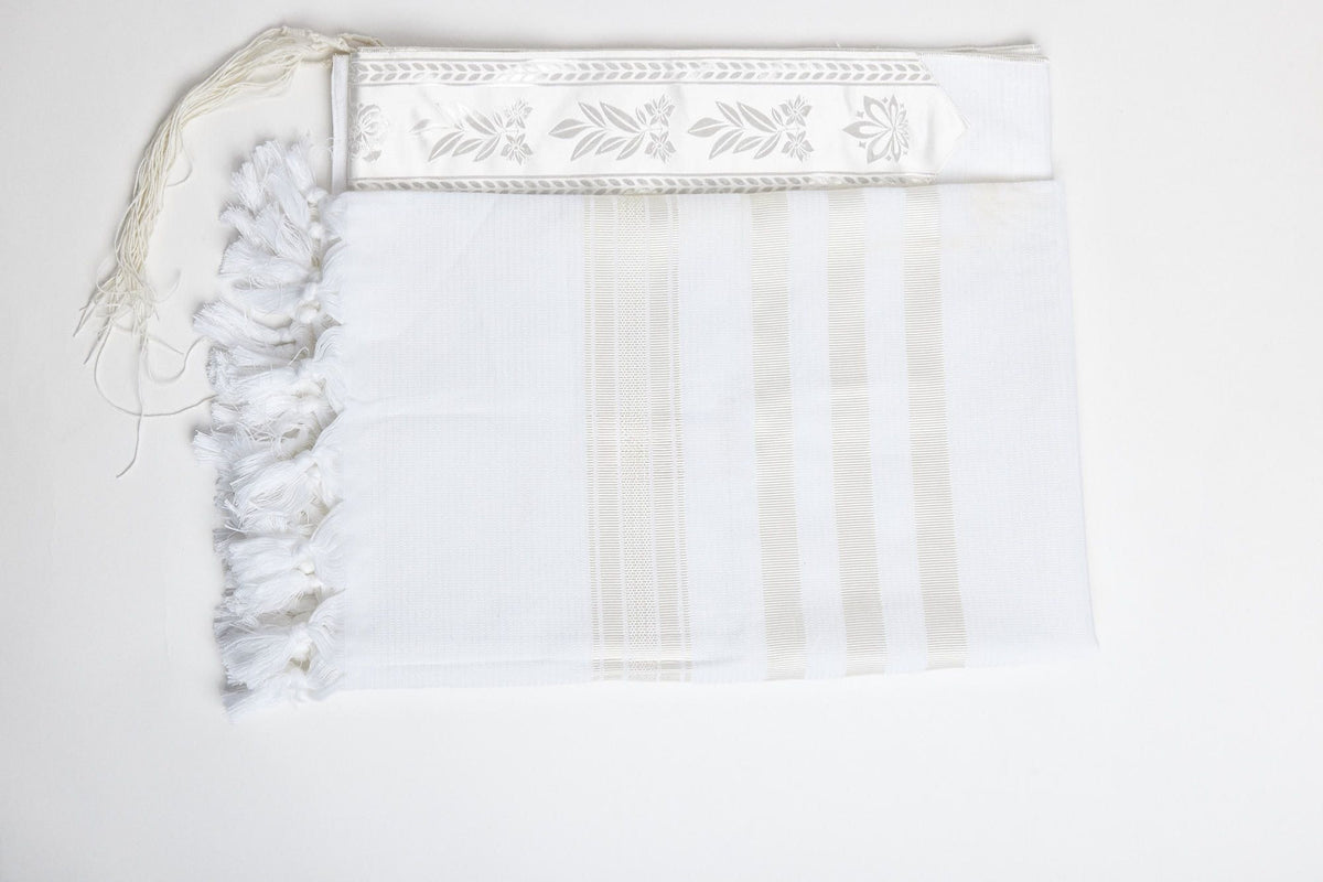 Lamenatzeach Tallit – Shiny White – Judaica Prime
