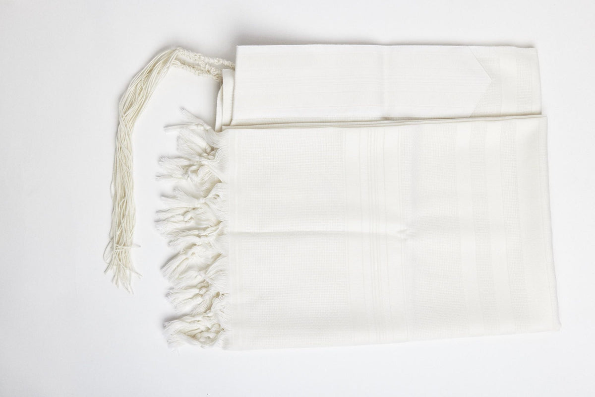 Lamenatzeach Tallit – White Beit Yosef – Judaica Prime