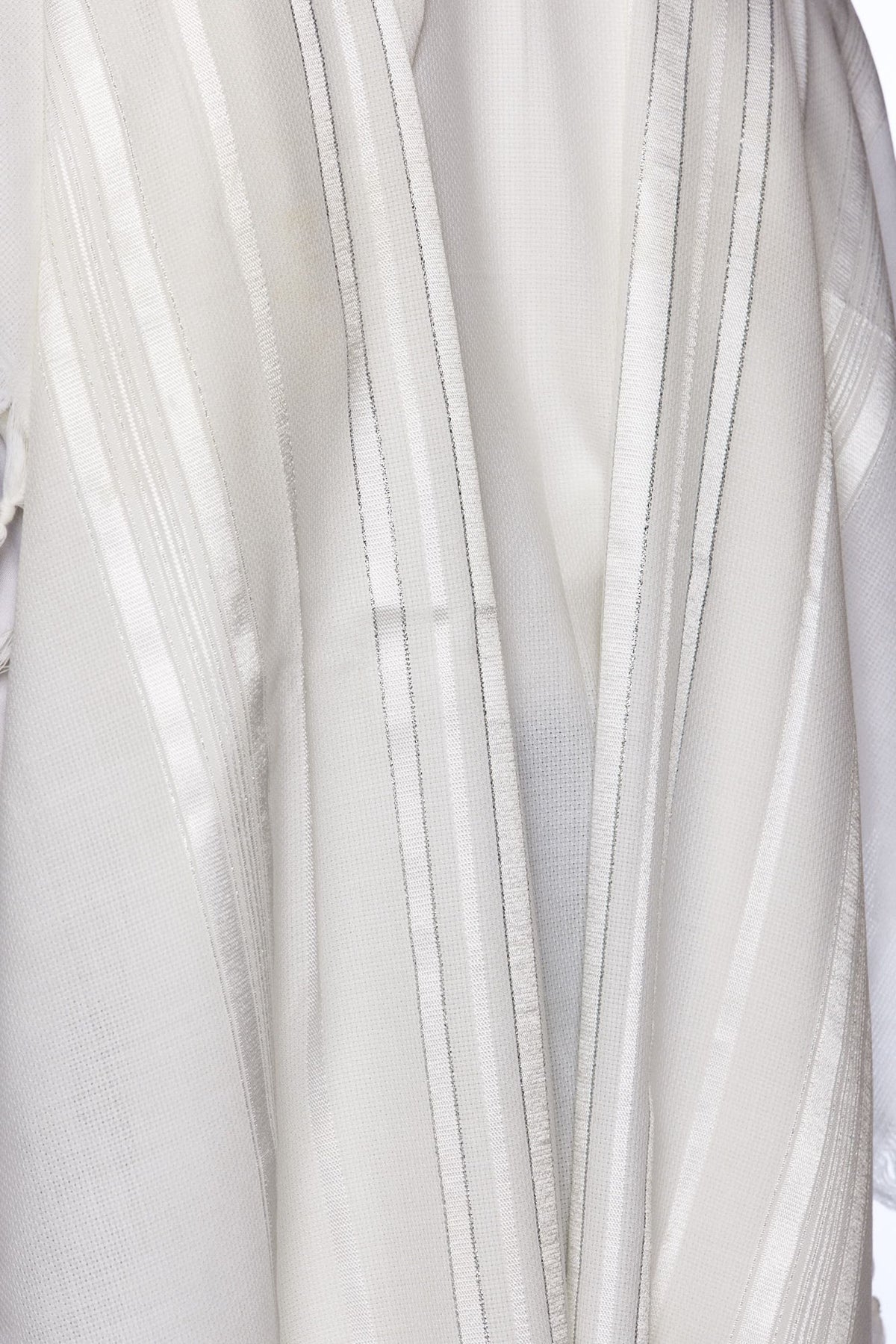 Lamenatzeach Tallit – White Silver – Judaica Prime