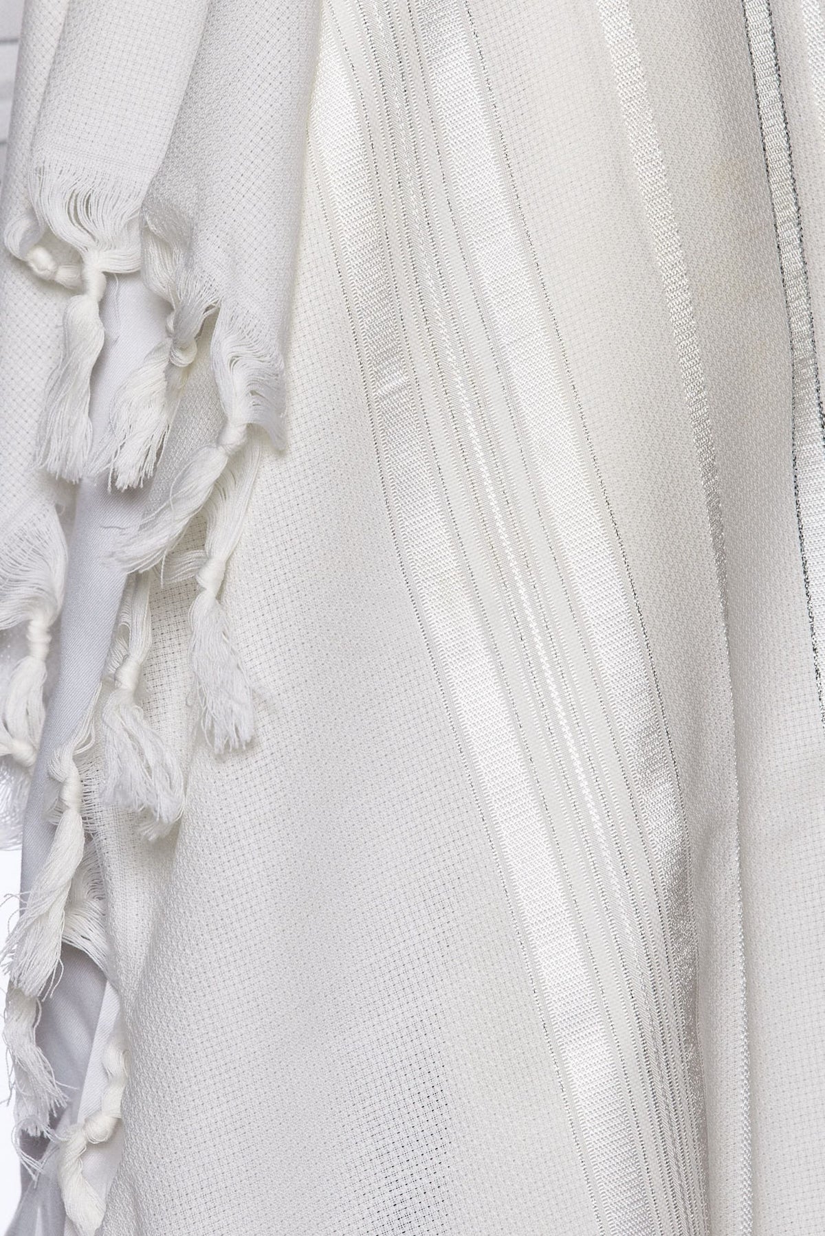 Lamenatzeach Tallit – White Silver – Judaica Prime