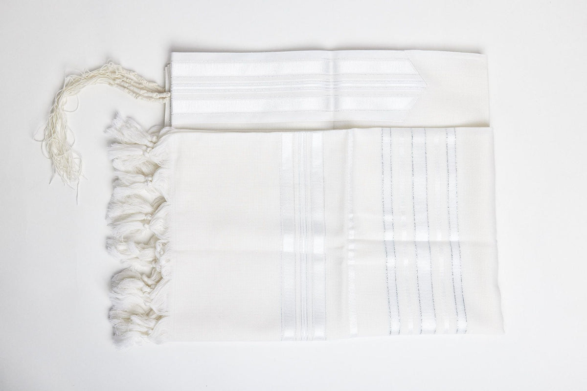 Lamenatzeach Tallit – White Silver – Judaica Prime