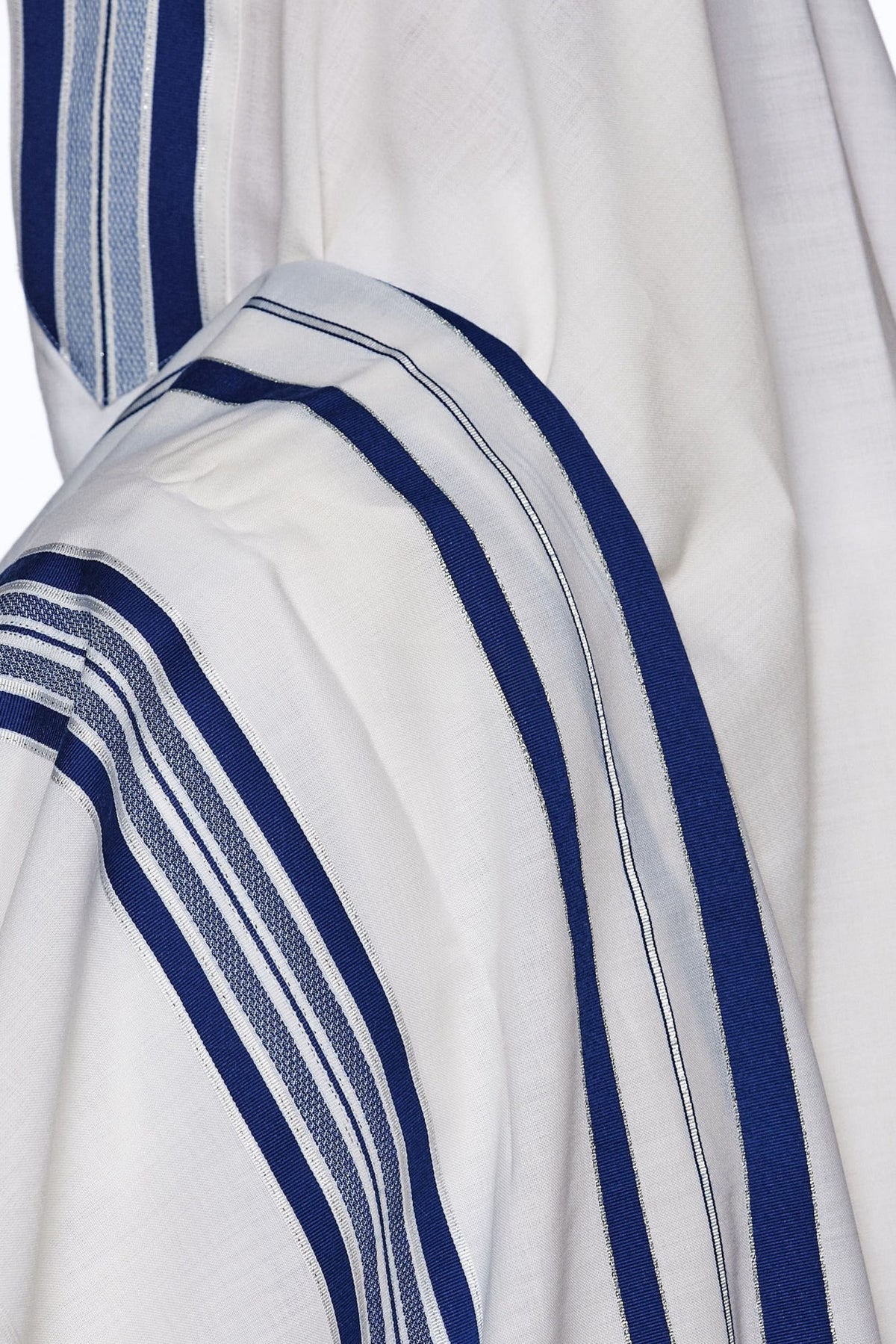 Detail of the royal blue stripes and fringes on Modim classic wool tallit