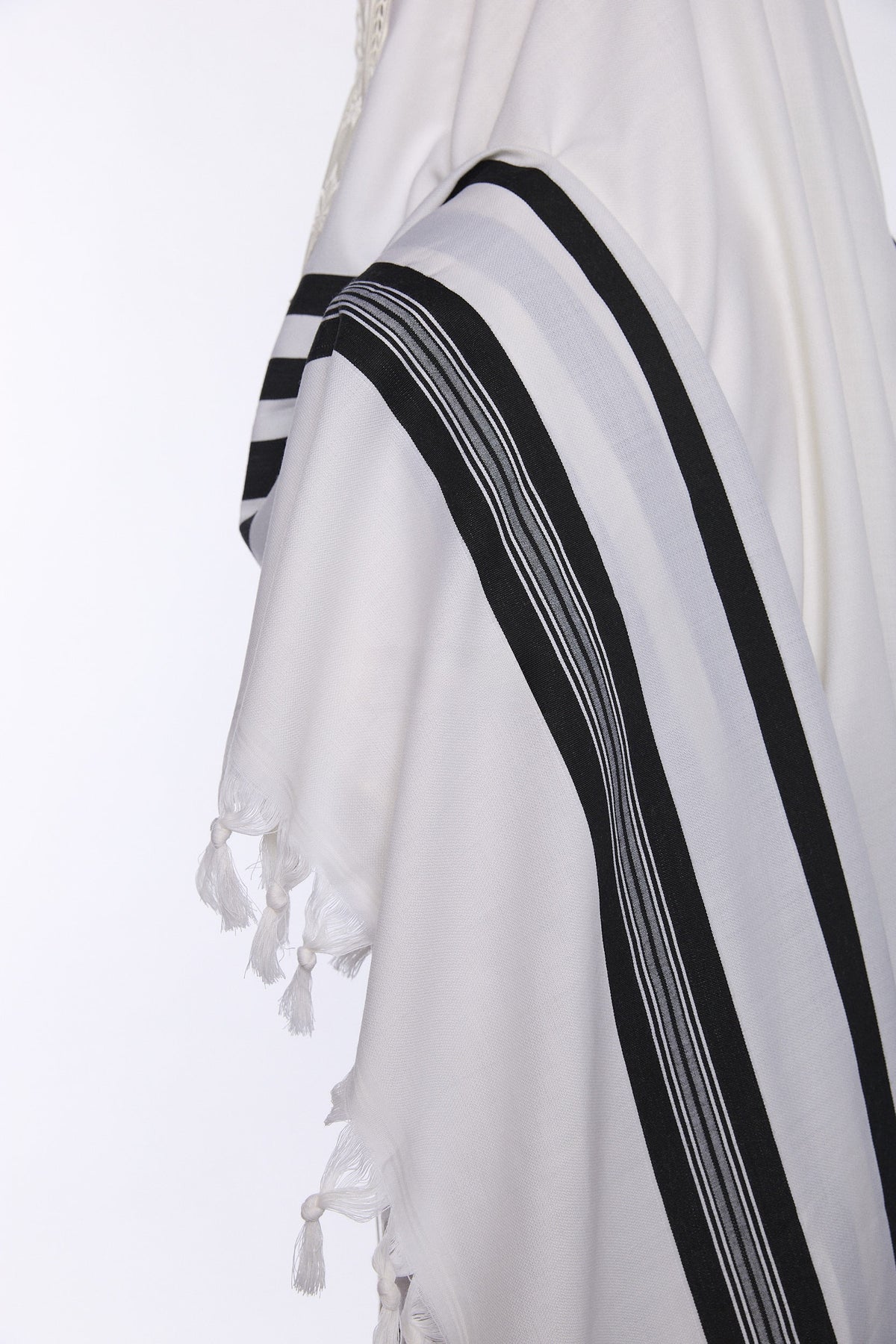 Yishtabach Tallit – Black – Judaica Prime