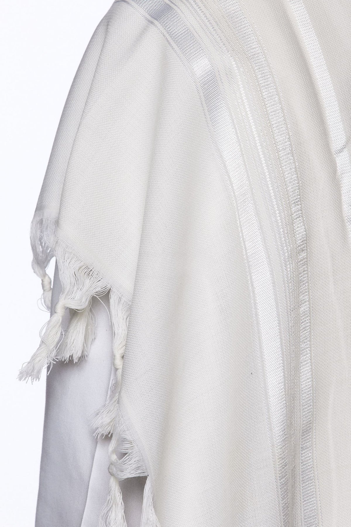 Yishtabach Tallit – Shiny White – Judaica Prime